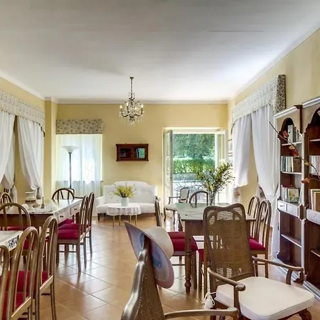 Sleeps 24 With Pool And Wifi